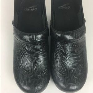Dansko womans 39 black clogs comfort US 8.5 to 9